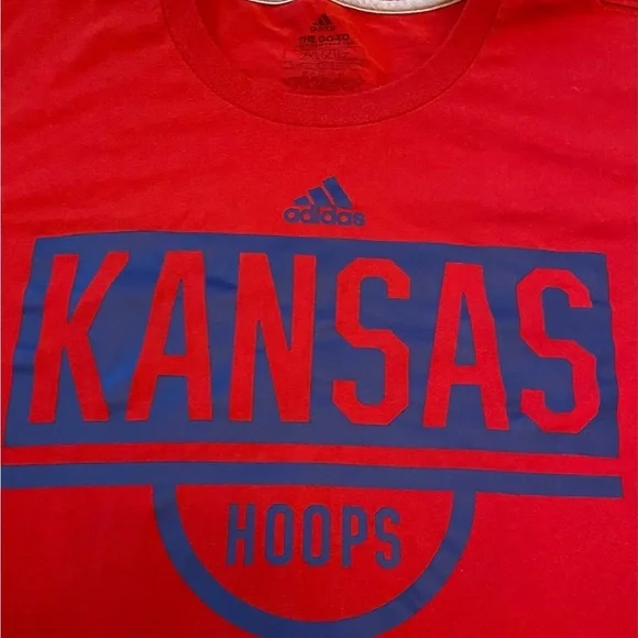 Kansas Jayhawks Adidas‎ Kansas Hoops Short Sleeve T-Shirt Color Red Size XXL - Picture 2 of 4